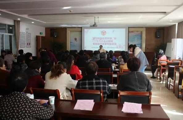 西太湖婦聯、西湖街道(dào)婦聯組織學習和(hé / huò)傳達常州市婦女十六大(dà)會議精神暨家庭好故事專題宣講
