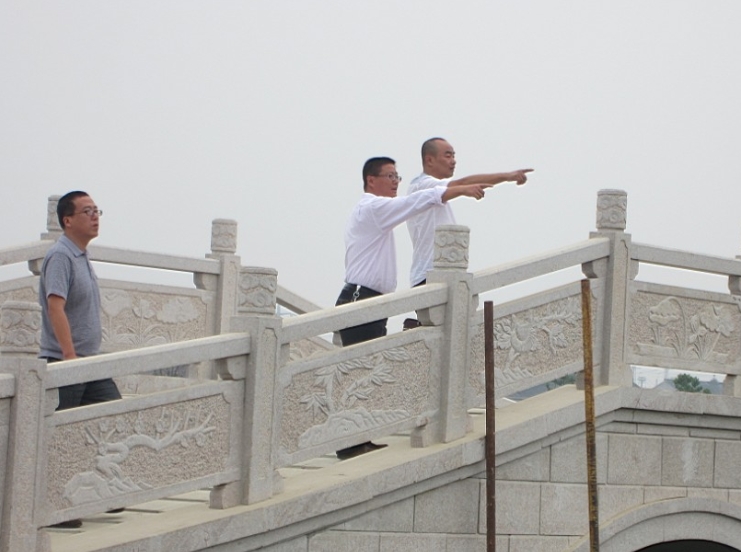 國(guó)慶期間公司領導視察工地(dì / de)